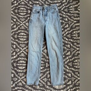 Hollister Curvy Ultra High-Rise Mom Jeans